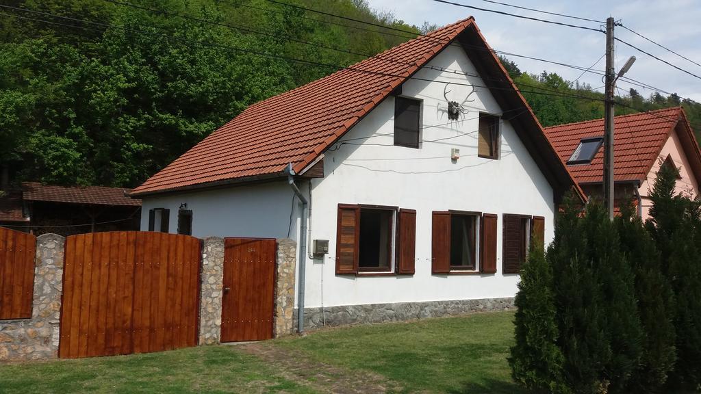 Casa Sasca Montana Villa Bagian luar foto
